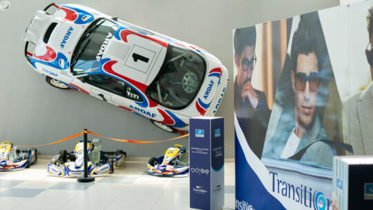 Lentilele Transitions® și Academia Titi Aur, împreună într-un parteneriat de conștientizare a unei vederi bune la volan