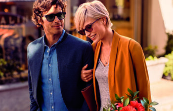 Sănătatea ochilor pe timp de vară se păstrează cu lentilele Transitions® de la Essilor