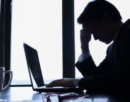 Stresul la locul de muncă afectează nivelul colesterolului