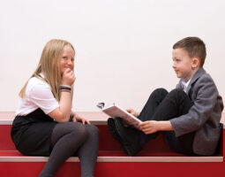 BACK TO SCHOOL! TOAMNA ACEASTA DĂRUIEŞTE ZÂMBETE!