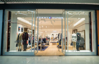 TOMMY HILFIGER DESCHIDE UN NOU MAGAZIN  ÎN CENTRUL COMERCIAL PROMENADA SIBIU
