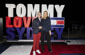 TOMMY HILFIGER CELEBREAZĂ PRIMA SA VIZITĂ ÎN AUSTRALIA ÎNCONJURAT DE CELEBRITĂȚI LA PETRECEREA ÎN STIL NEWYORKEZ ORGANIZATĂ ÎN JONES BAY WHARF
