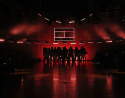 TOMMY HILFIGER A ADUS TOMMYNOW LA LONDRA ÎMPREUNĂ CU LEWIS HAMILTON ȘI H.E.R. PENTRU O CELEBRARE A SUSTENABILITĂȚII, INCLUSIVITĂȚII ȘI DIVERSITĂȚII