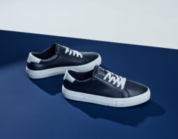 TOMMY HILFIGER FOLOSEȘTE PRINCIPIILE CIRCULARITĂȚII PENTRU NOILE  MODELE DE ÎNCĂLȚĂMINTE