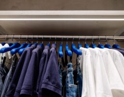 CALVIN KLEIN, INC. și SARKK SA Deschid un nou magazin CALVIN KLEIN JEANS în Cluj