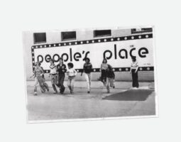 TOMMY HILFIGER SE ANGAJEAZĂ SĂ PROMOVEZE REPREZENTAREA MINORITĂȚILOR ÎN CADRUL MODEI ȘI INDUSTRIILOR CREATIVE