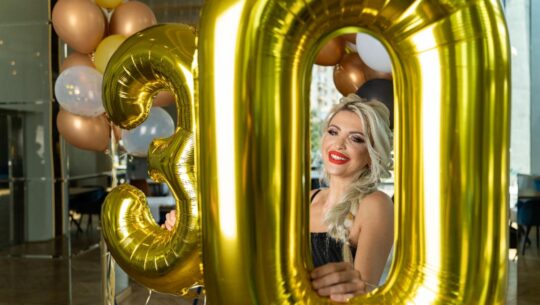 Actrita Sabina Lisievici a primit un Oscar de ziua ei!