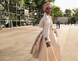 TOMMY HILFIGER ACCELEREAZĂ ÎN CURSA SUSTENABILITĂȚII PRIN AMBIȚIOSUL PROGRAM MAKE IT POSSIBLE