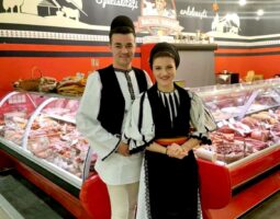 DIN INIMA ARDEALULUI ÎN MILITARI SHOPPING! -BRANDUL ROMÂNESC ” STROIE  BACIUL SIBIAN” DESCHIDE UN NOU MAGAZIN IN BUCUREȘTI-