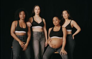 Calvin Klein LANSEAZĂ #CKUNFILTERED: BRA TALK ÎN EUROPA  MINI-SERIA YOUTUBE RĂSPUNDE  LA CELE MAI CĂUTATE ÎNTREBĂRI PE GOOGLE DESPRE SUTIEN