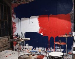 TOMMY HILFIGER PREZINTĂ TOMMY FACTORY: UN SPAȚIU CREATIV INSPIRAT DE WARHOL, DIN ACEASTĂ TOAMNĂ