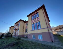 Copiii din Danes pot numi „acasa” scoala renovata de ONG-ul cultural Asociatia BookLand