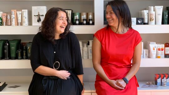 „Îndemnăm către o înlocuire treptată a produselor cosmetice obișnuite cu unele naturale, conținand ingrediente care provin până la 100% din agricultura biologică”